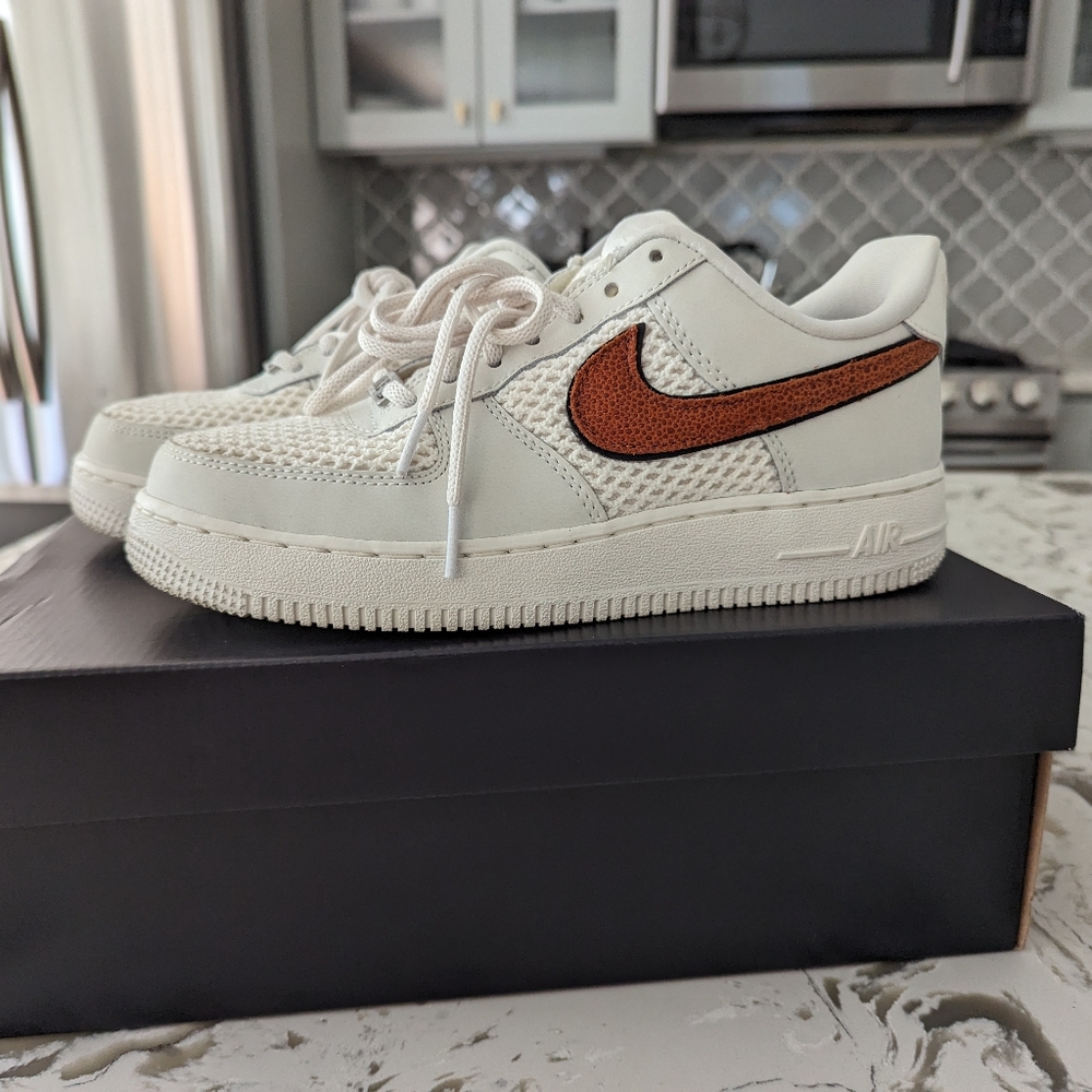 Women's Nike Air Force 1 - size 7